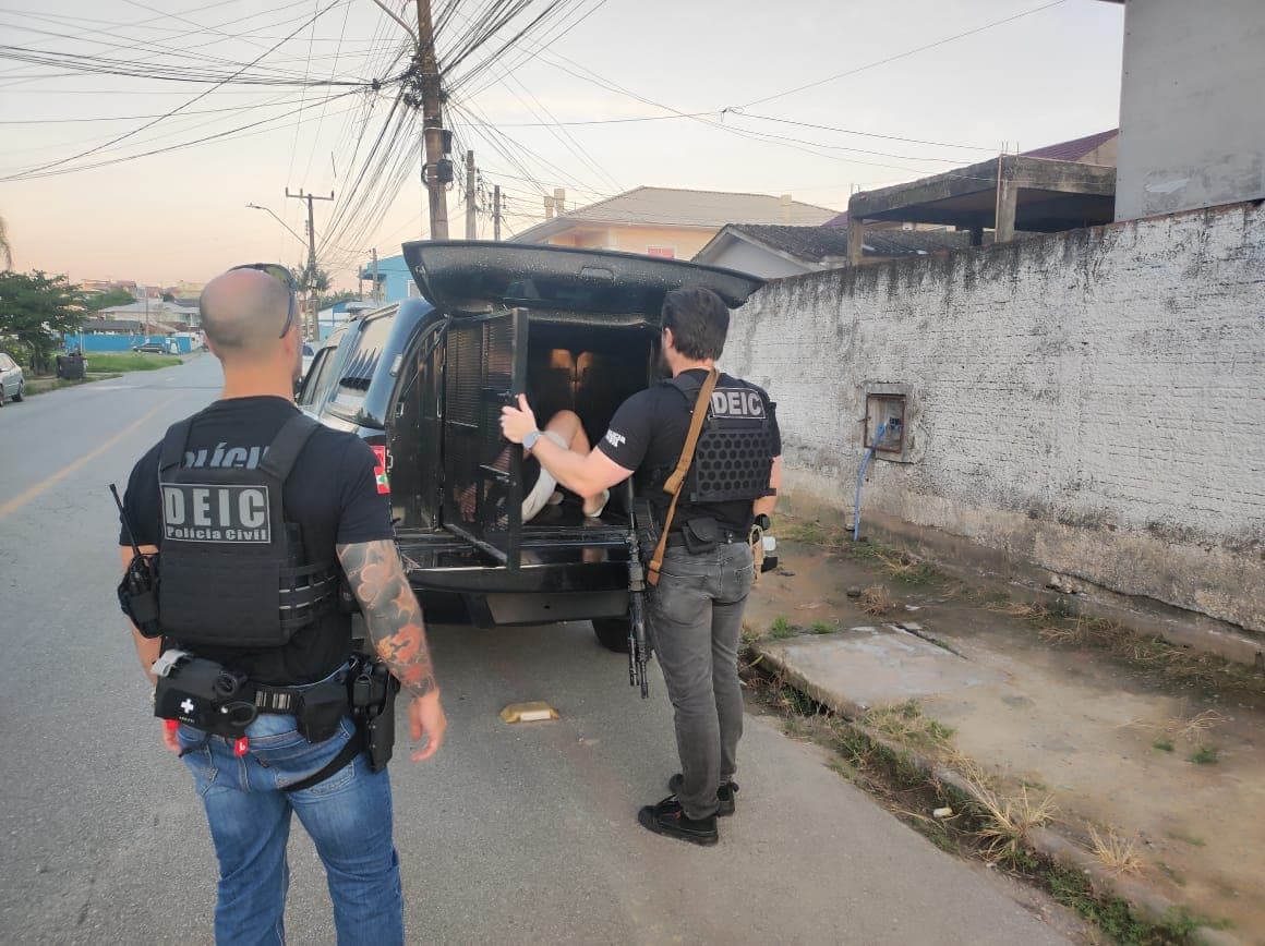 Após apreensão de 110 kg de maconha, DRACO prende narcotraficante em Palhoça