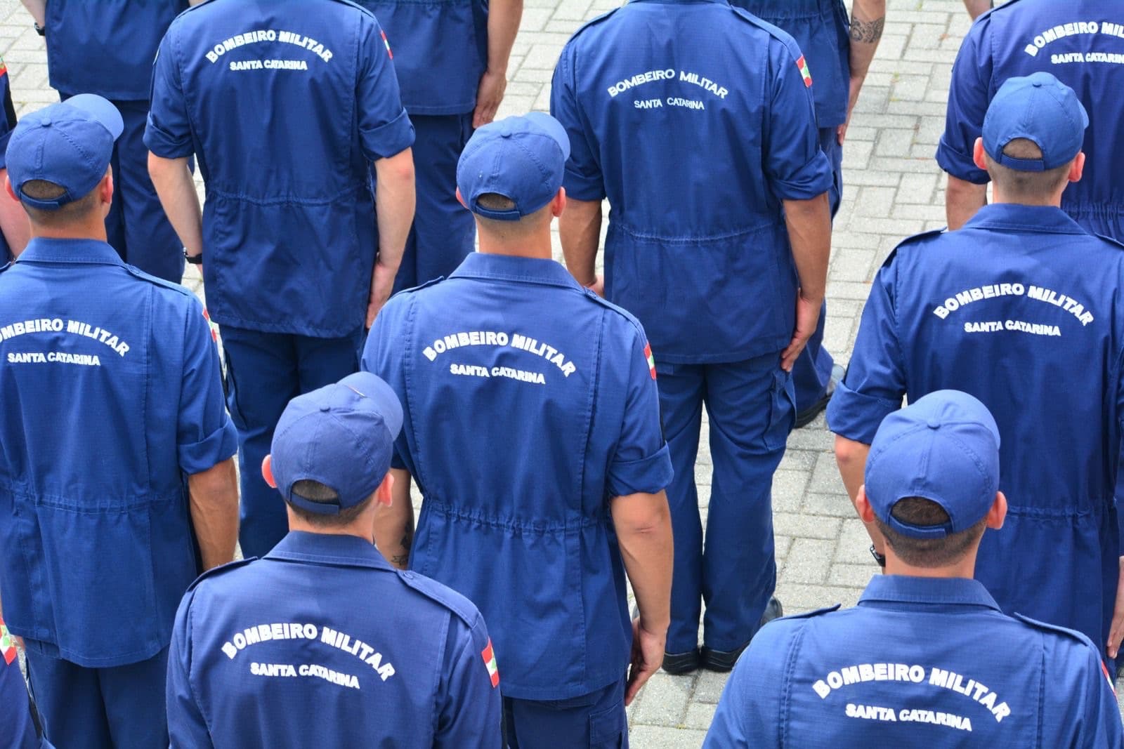 Corpo de Bombeiros de SC abre vagas temporárias com salários acima de R$ 8 mil