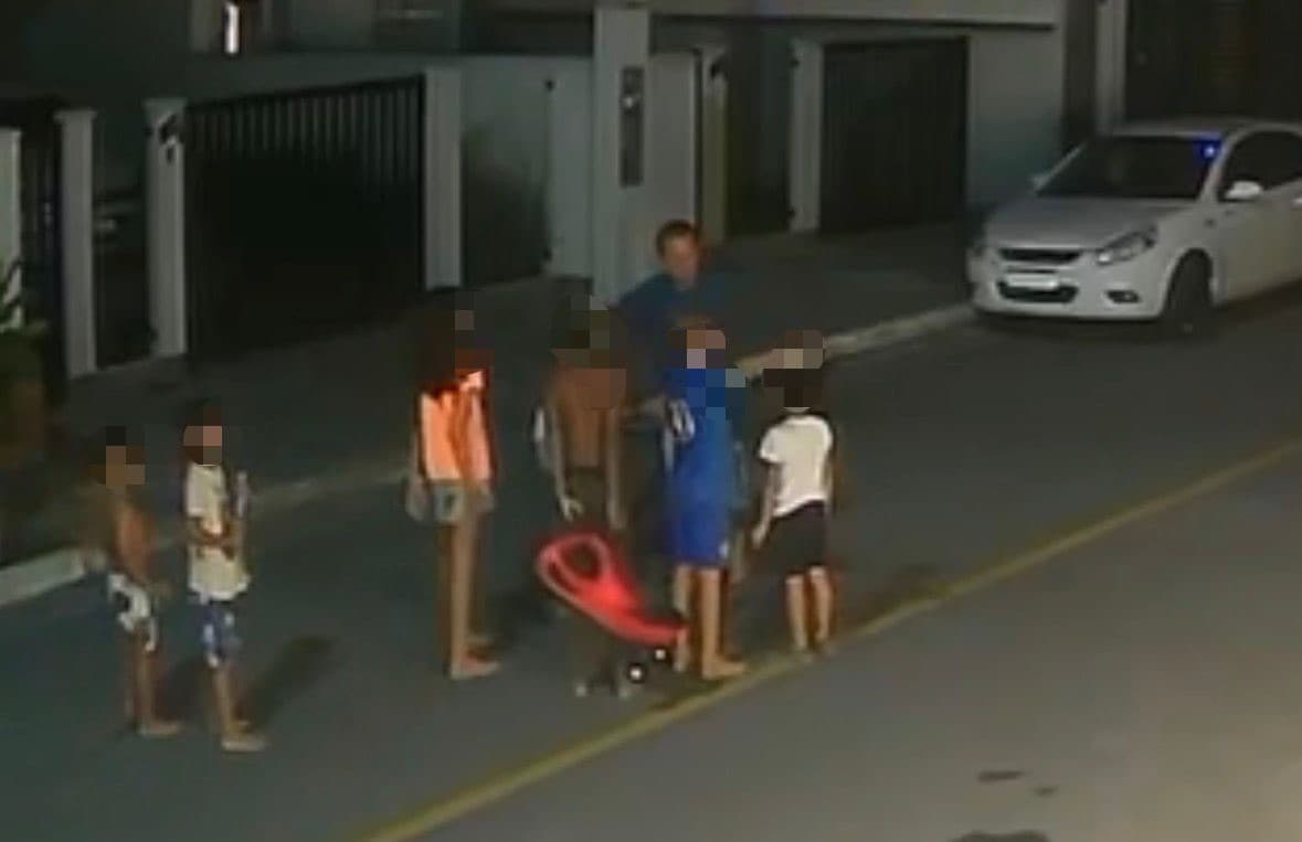 “Queria levar pro mato”: homem acusado de aliciar crianças é espancado em Tijucas