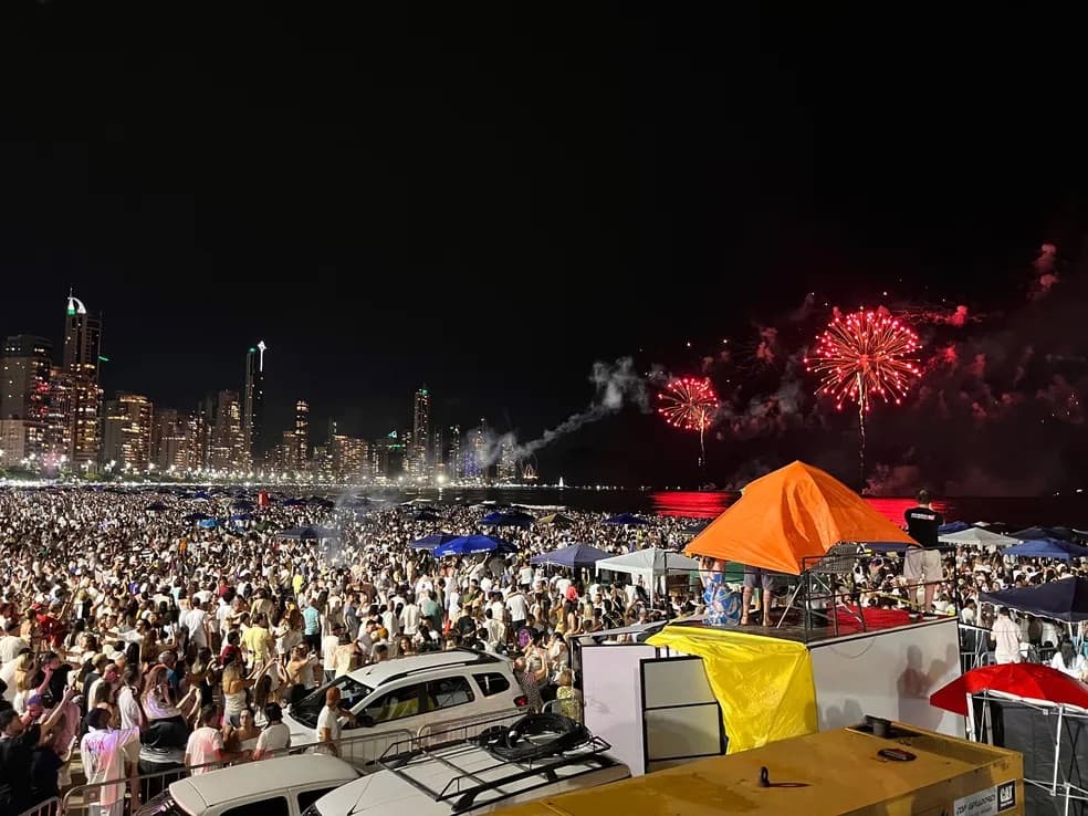 Mais de 1 milhão de pessoas acompanham Réveillon em Balneário Camboriú