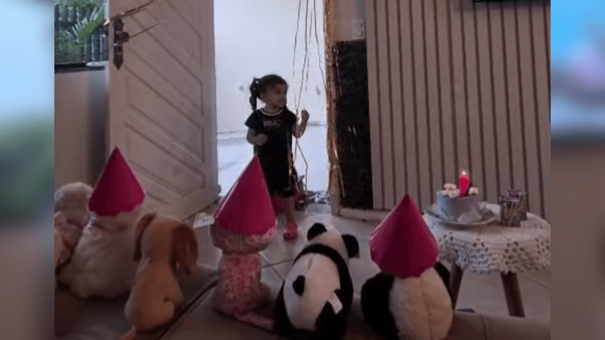Família coloca ursinhos como convidados em aniversário de menina de 2 anos em SC