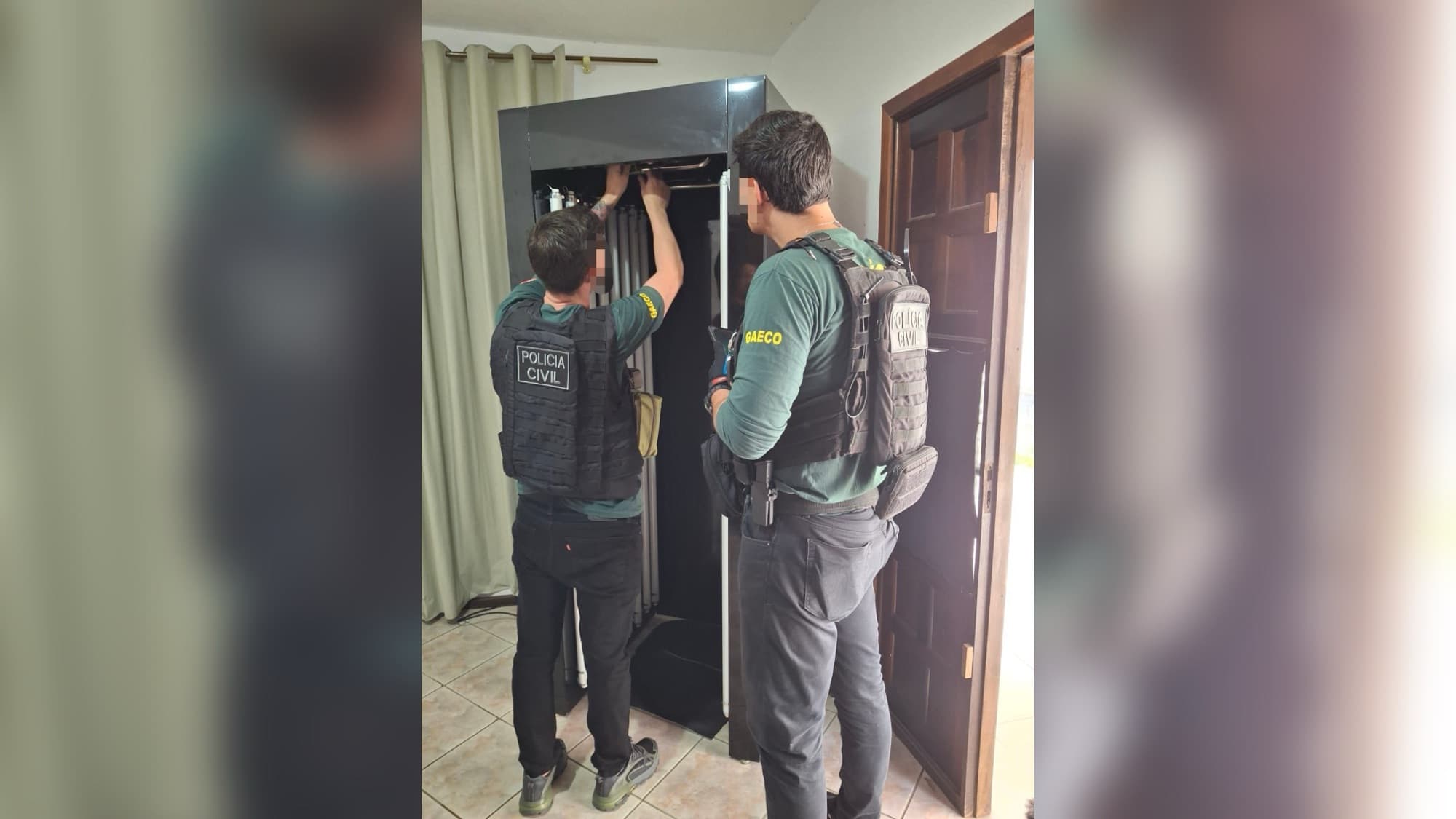 GAECO cumpre mandados e apreende câmaras de bronzeamento artificial clandestinas em Indaial