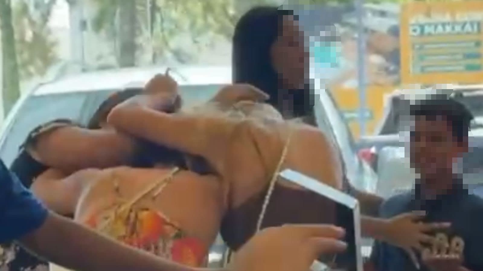 Mãe com criança autista apanha dentro de supermercado em Bombinhas