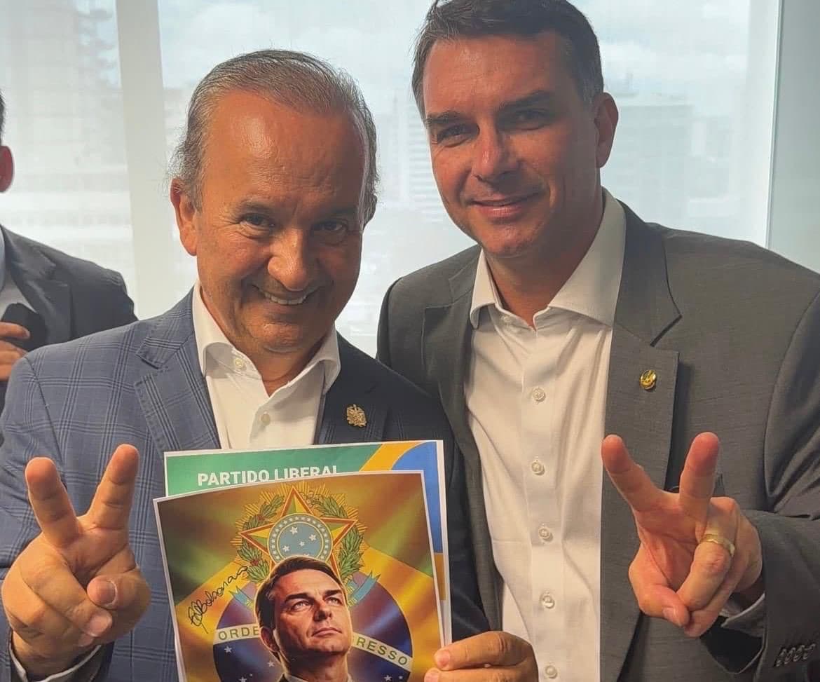 Flávio Bolsonaro vem a SC para roteiro de pré-campanha ao lado de Jorginho Mello