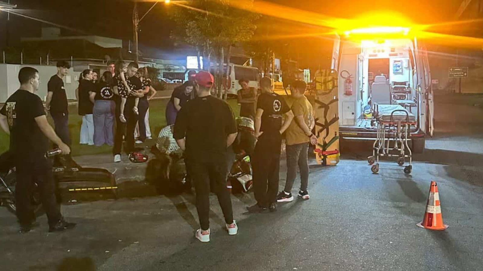Condutor foge após acidente entre carro e moto em Tijucas
