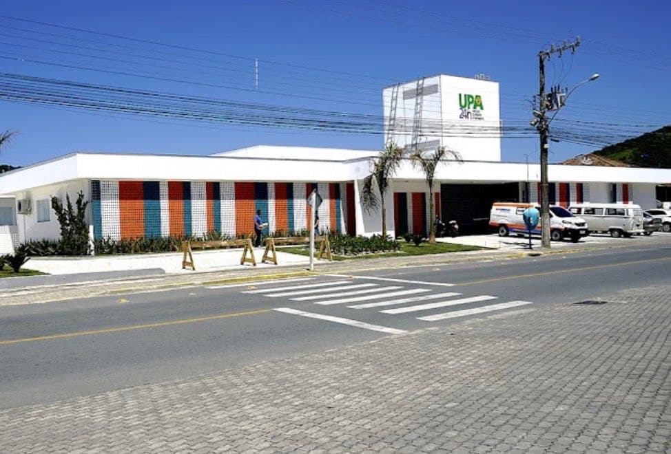 Após quebrar casa e ameaçar o pai, filho é esfaqueado no peito em Bombinhas