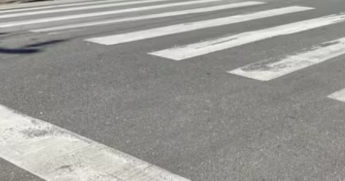Mulher é atropelada na faixa de pedestres no Centro de Guabiruba