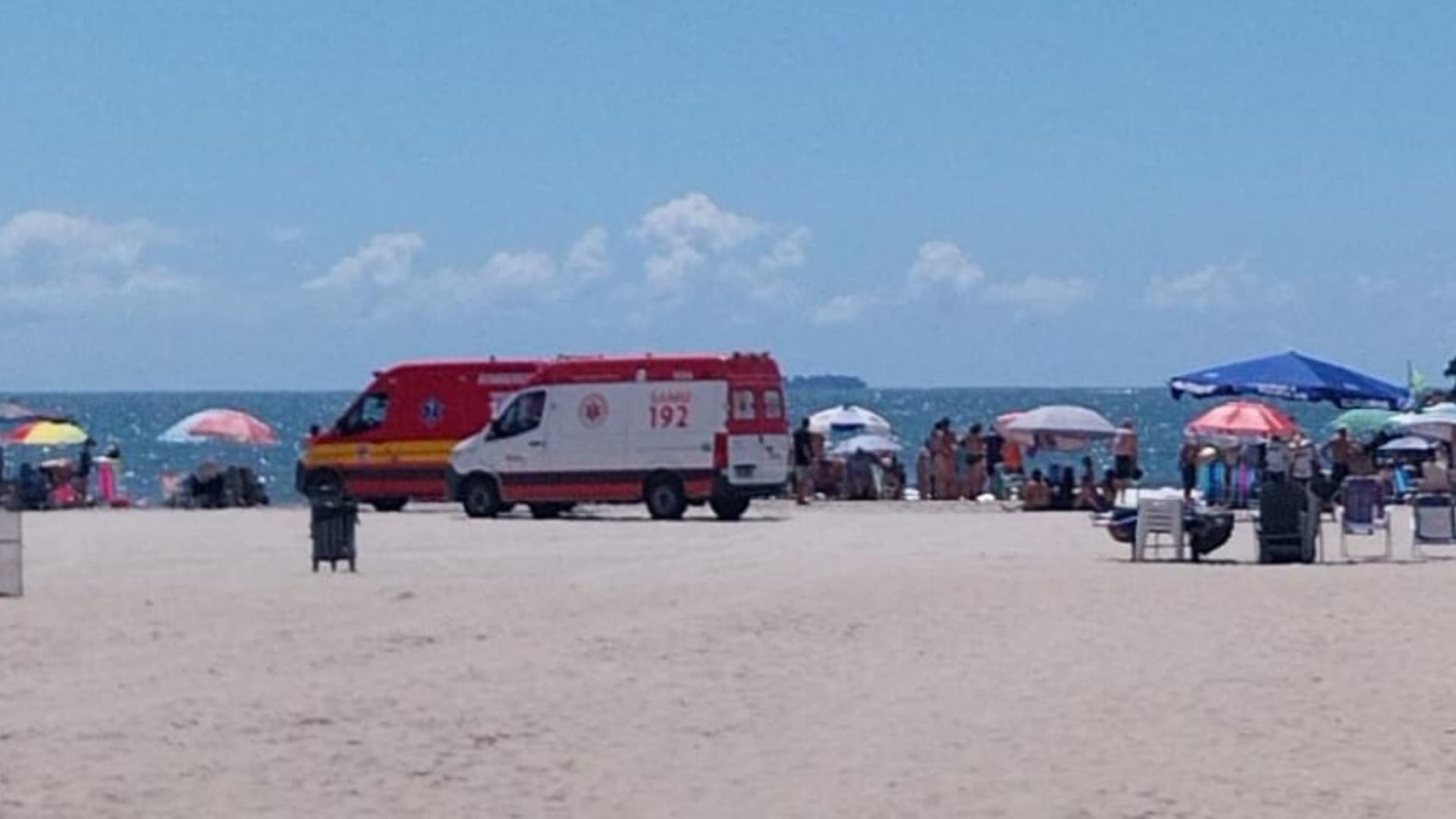 Idoso sofre parada cardíaca e morre na faixa de areia da Praia Central, em Balneário Camboriú