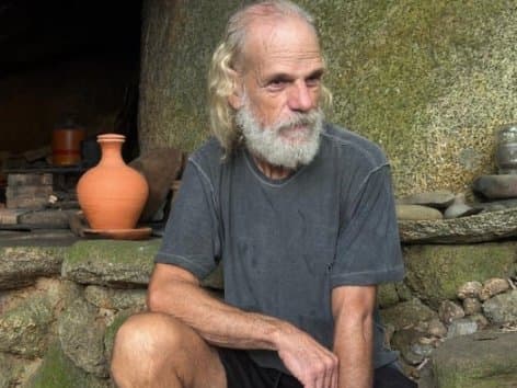 36 anos em uma caverna: quem é o “Guardião do Vale” que trocou tudo para viver na natureza 