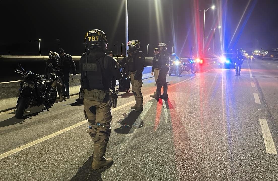 Três motociclistas são presos na BR-101 em Palhoça em uma só madrugada por crimes diferentes