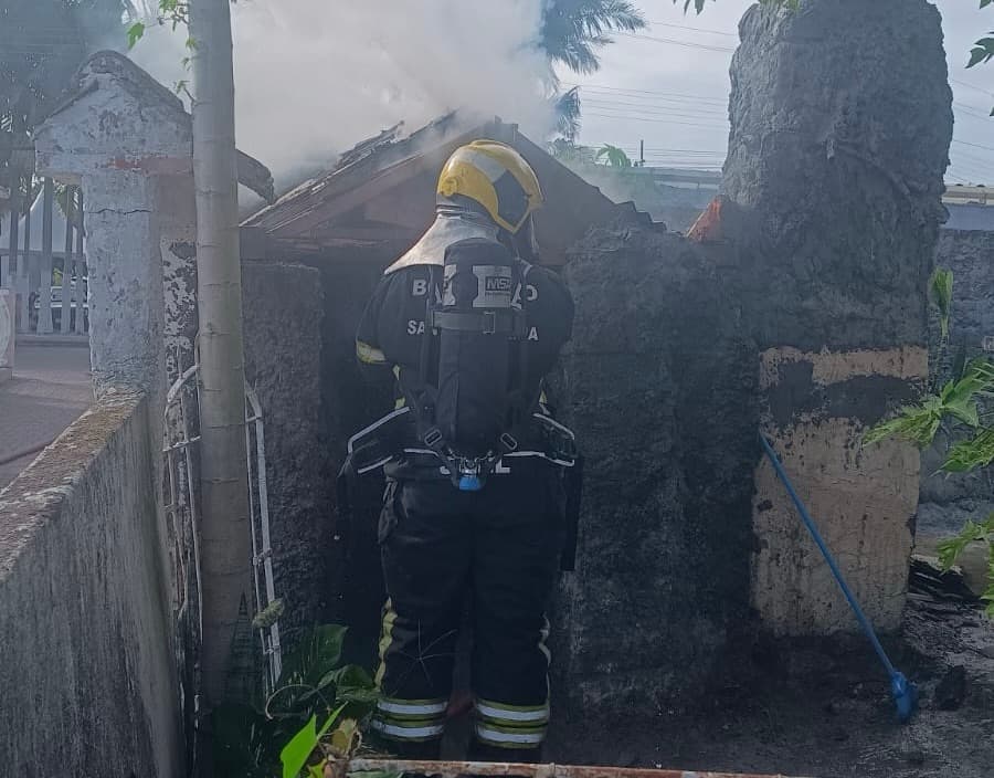 Incêndio em Palhoça mostra risco de churrasqueiras perto de estruturas inflamáveis