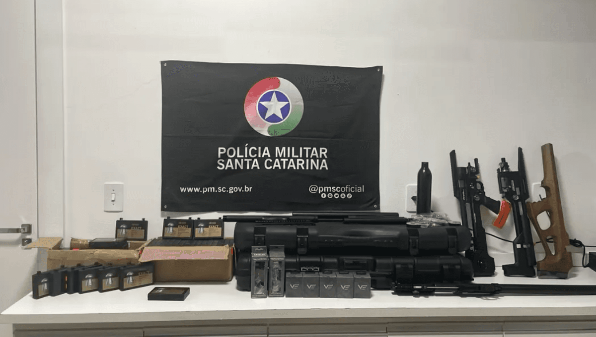 Operação Protetor de Fronteiras apreende armas de pressão de alta tecnologia e eletrônicos em ônibus na SC-480