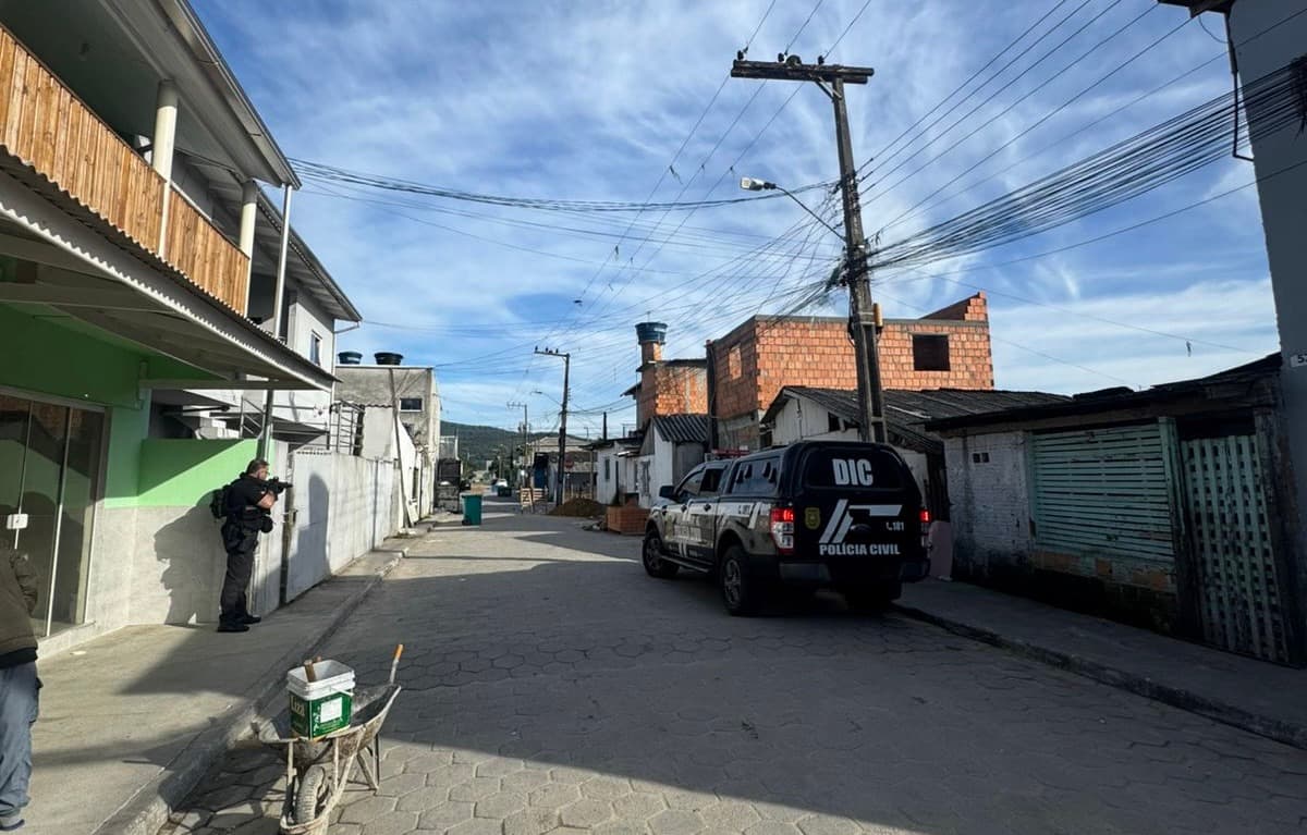 Polícia Civil encontra cativeiro usado antes de execução brutal em São José