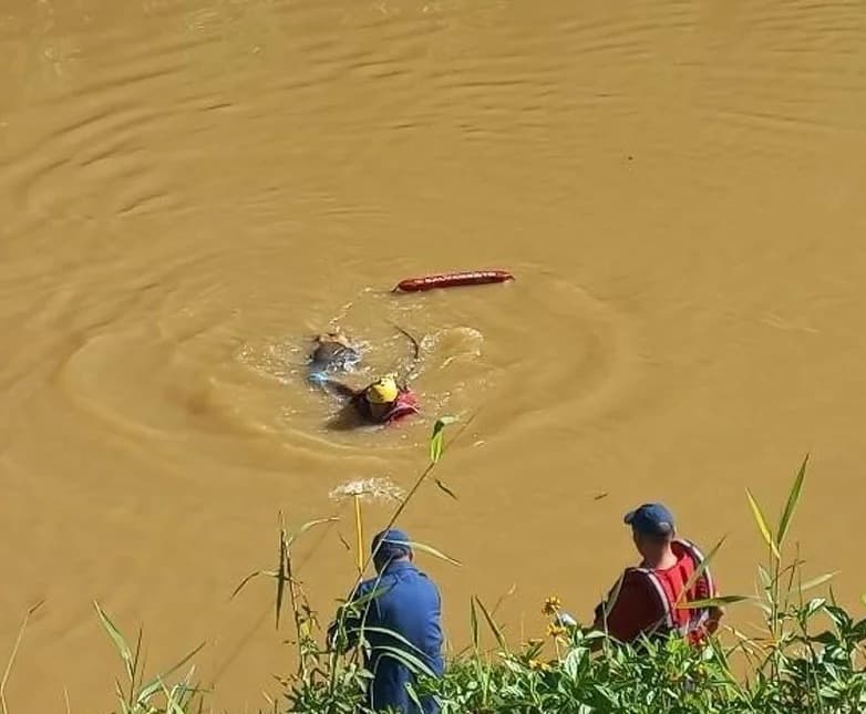 Polícia Científica pede ajuda para identificar homem encontrado morto em rio de Brusque
