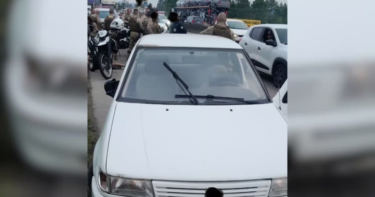 Homem perde controle de carro furtado durante perseguição policial na BR-101 e acaba preso