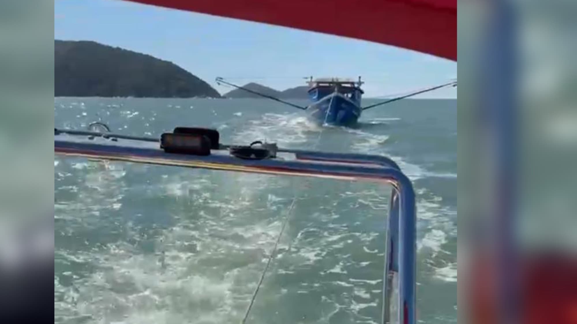 Embarcação de pesca fica à deriva e mobiliza bombeiros no litoral de SC