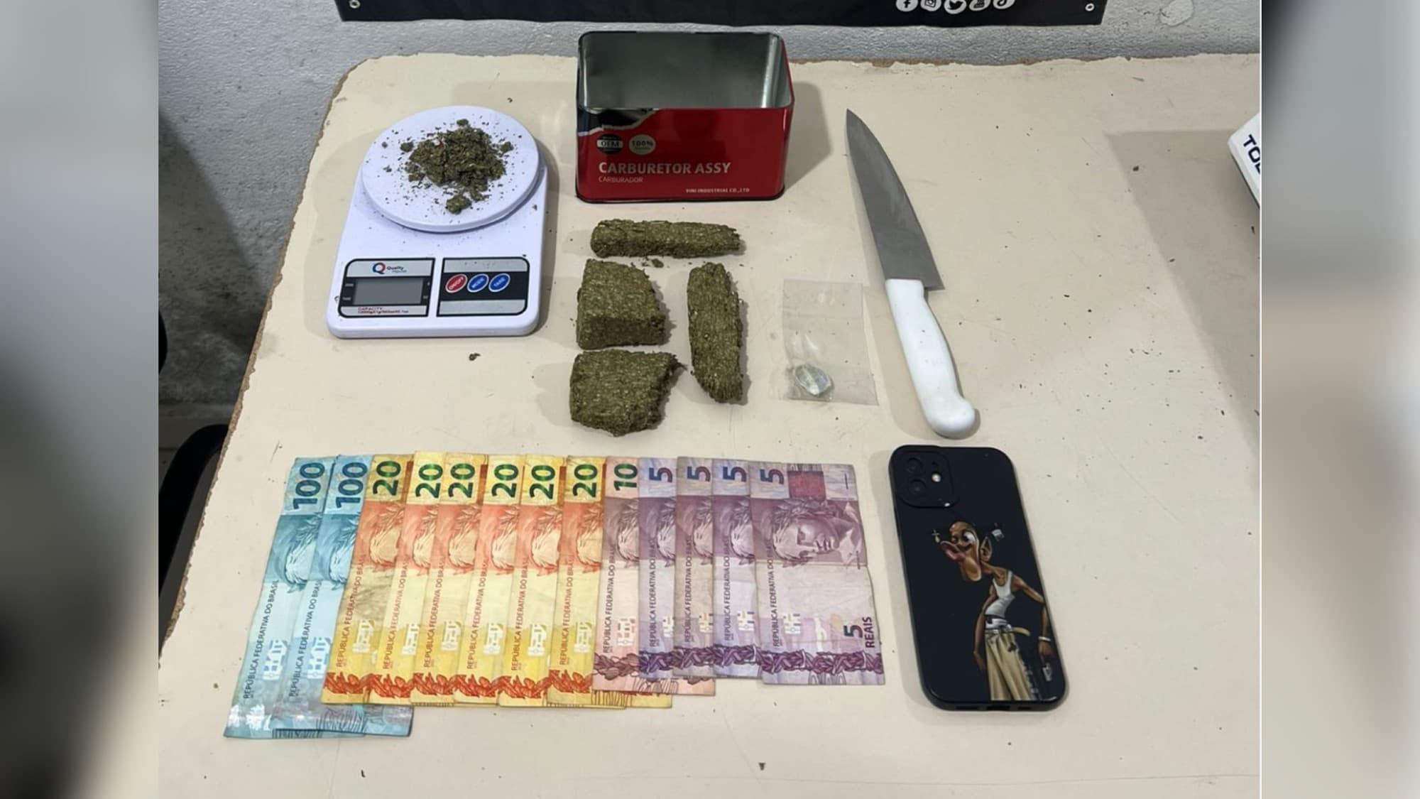 Dois homens são presos por tráfico de drogas em Bombinhas