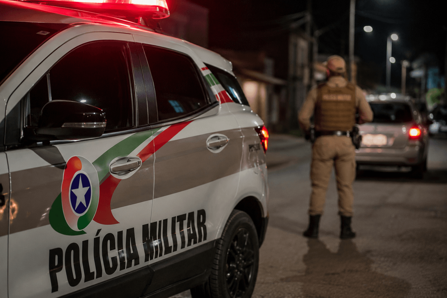 Ex-companheiro é preso após perseguir mulher, tentar fugir da PM e ameaçar policiais