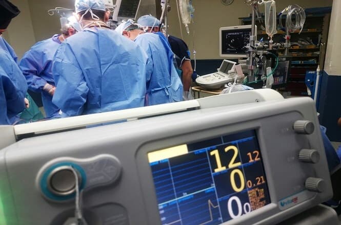SC é condenada a pagar R$ 113 mil a mãe que bancou UTI da filha que morreu em hospital particular