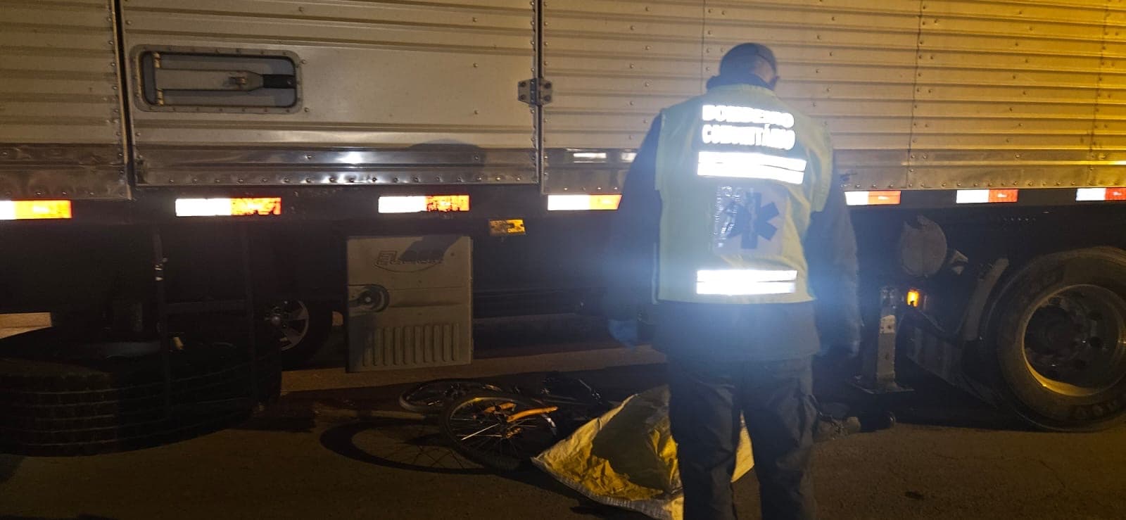 Ciclista de 65 anos morre após ser atingido por carreta em Blumenau