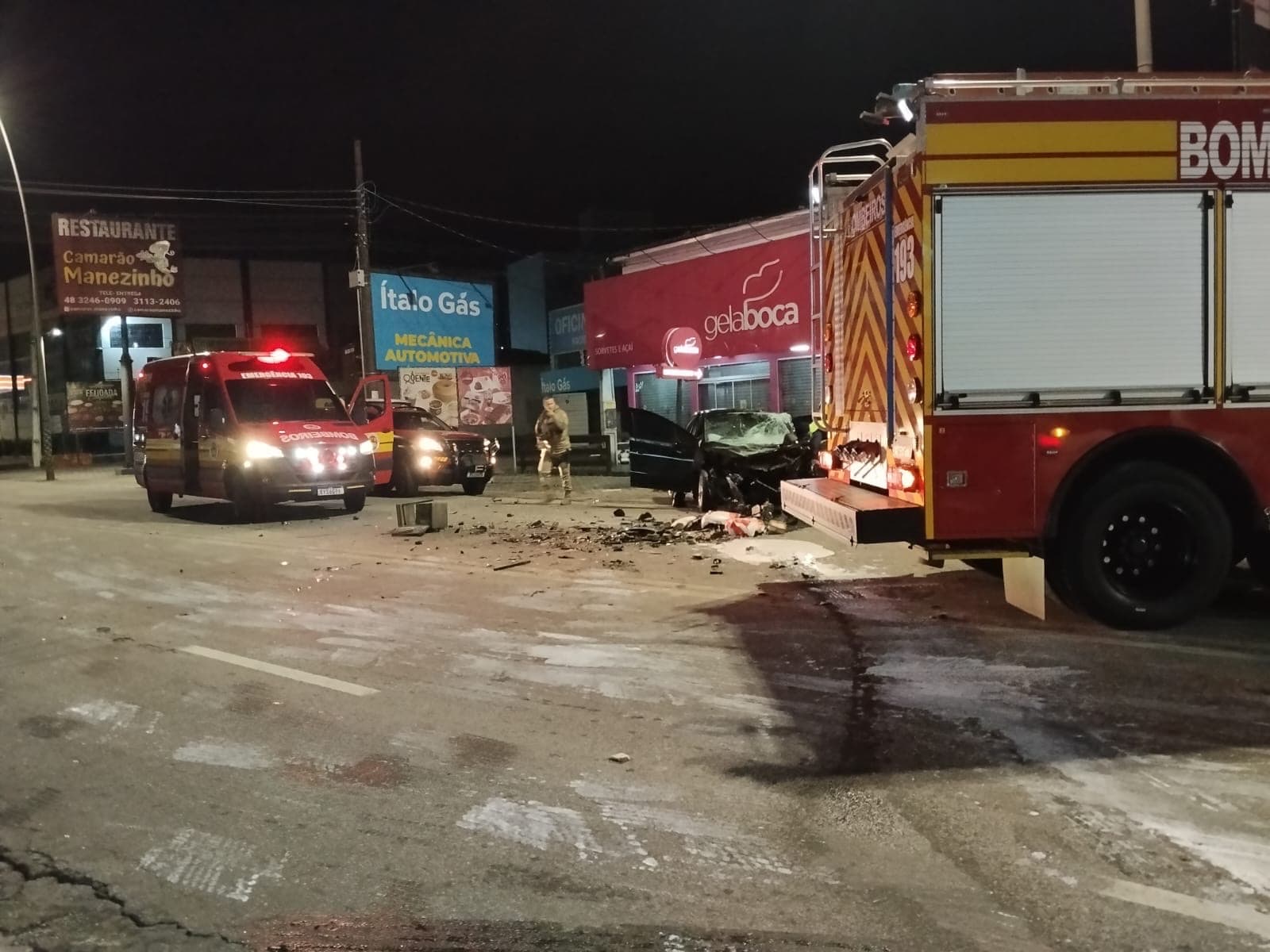 Por um triz: motorista escapa da morte após carro atingir caminhão em São José