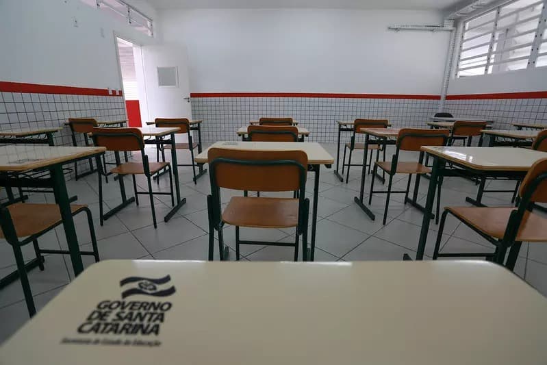 Estudante é atingida no rosto por disparo de arma de pressão levada por colega em sala de aula em Blumenau