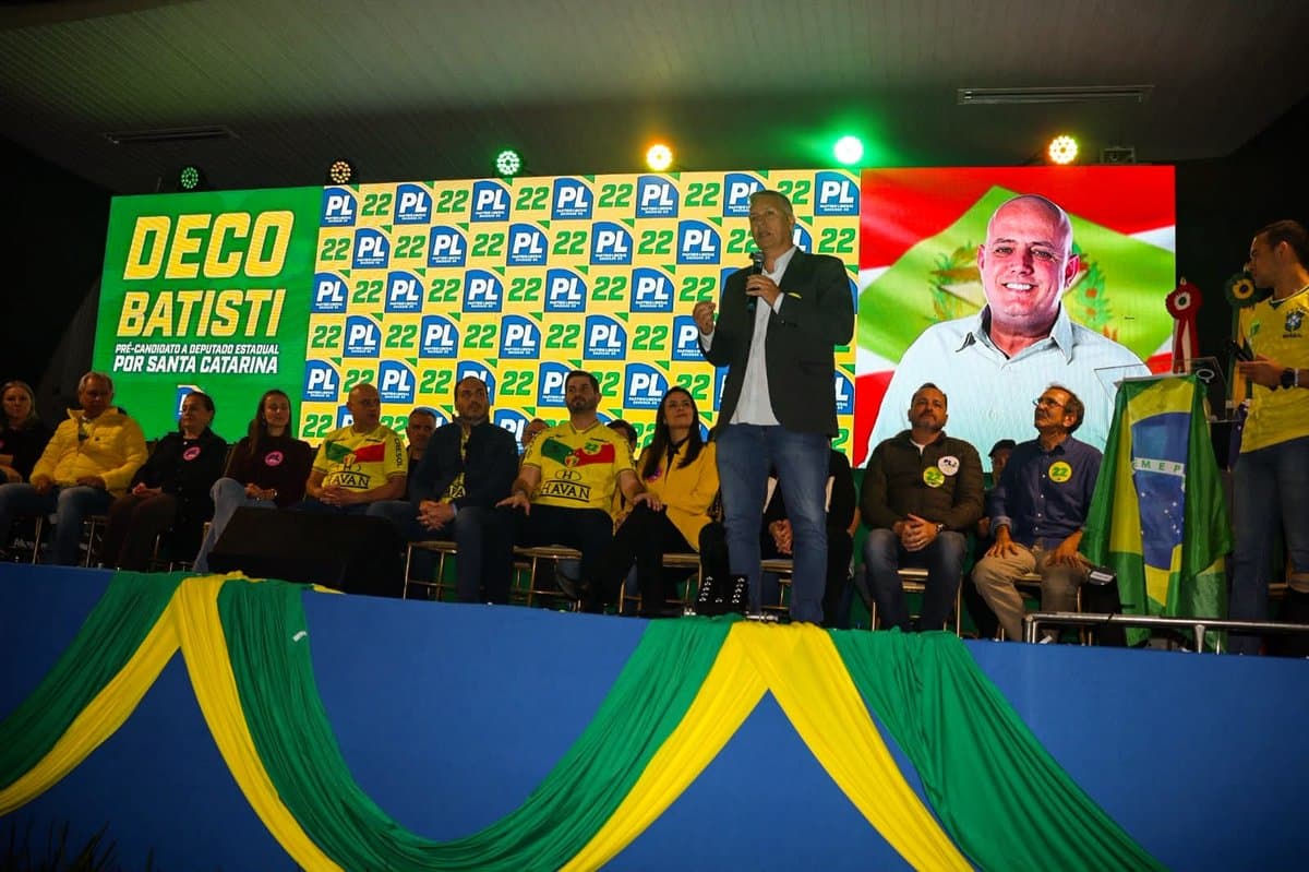 Deco Batisti oficializa pré-candidatura a deputado estadual em evento com mais de 700 pessoas em Brusque