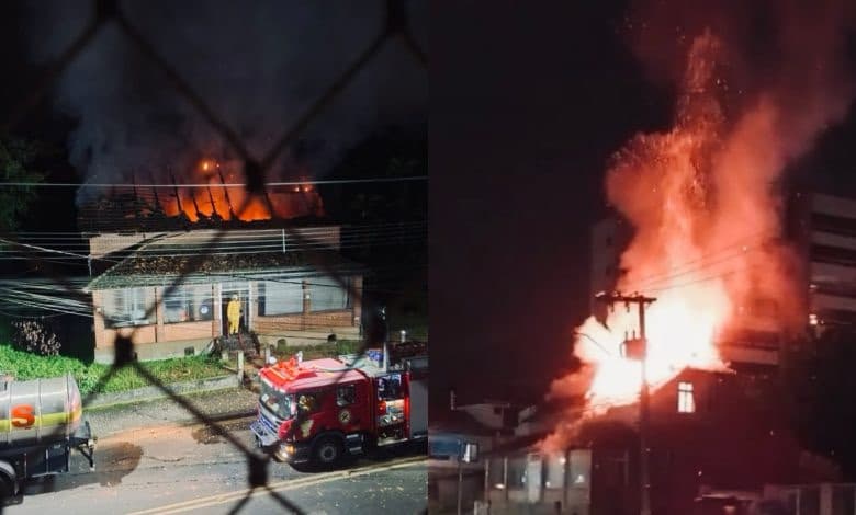 Incêndio atinge casarão histórico conhecido como “Casa da Xuxa” em Indaial