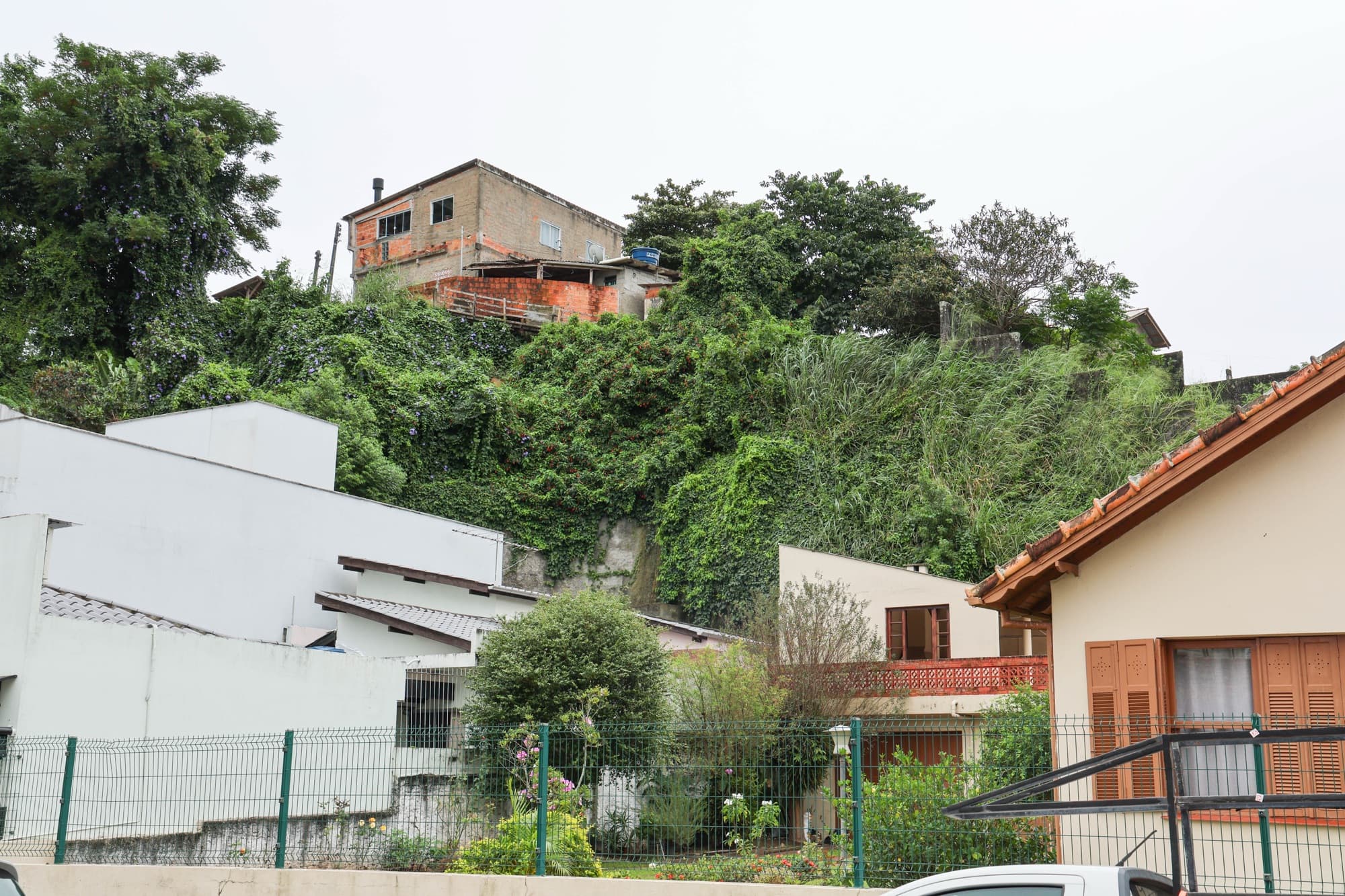 Justiça confirma ordem e dá novo prazo para Florianópolis eliminar risco de deslizamento no Morro do Estreito