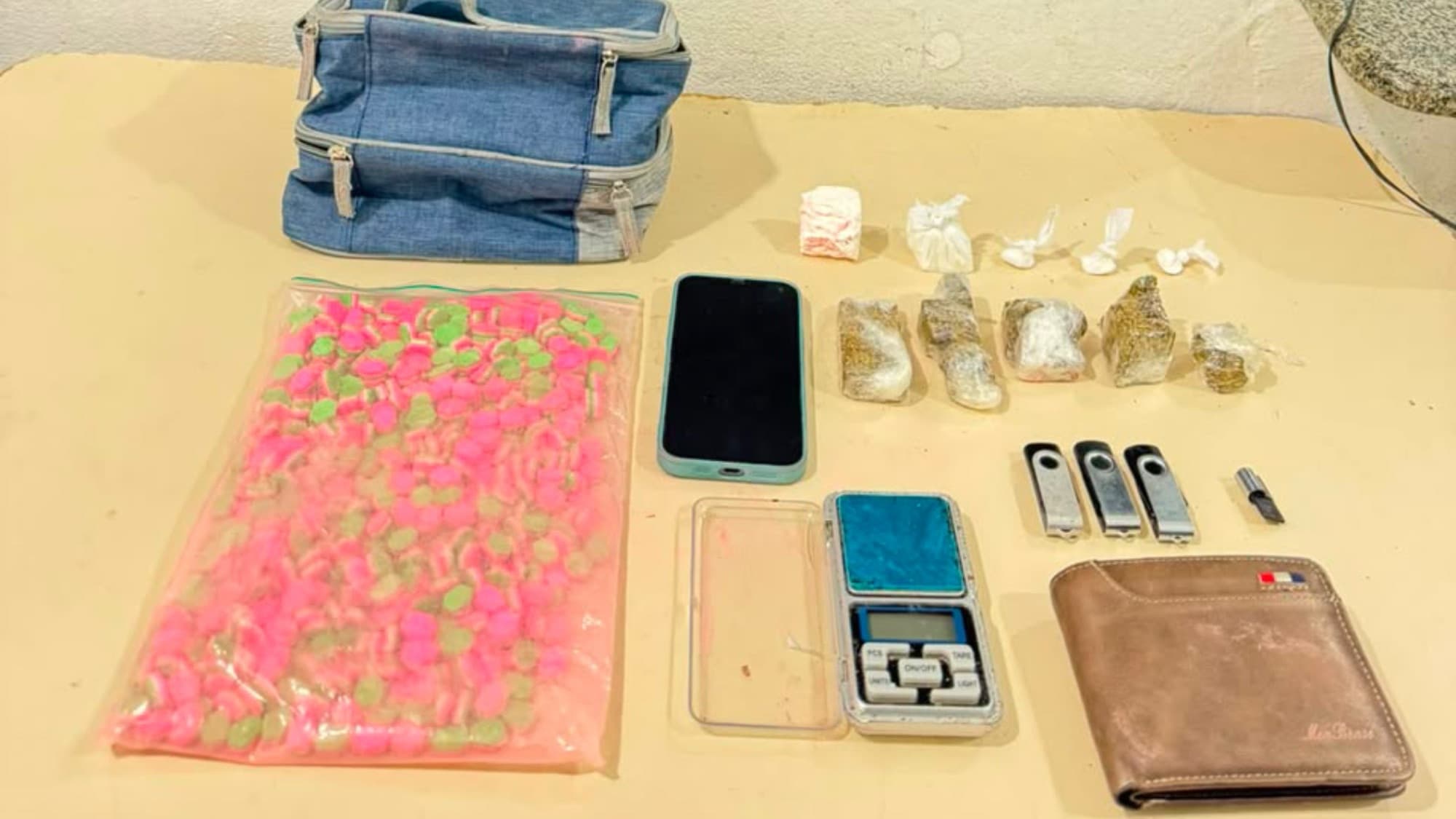 PM apreende mais de 600 comprimidos de ecstasy e prende suspeito por tráfico em Porto Belo