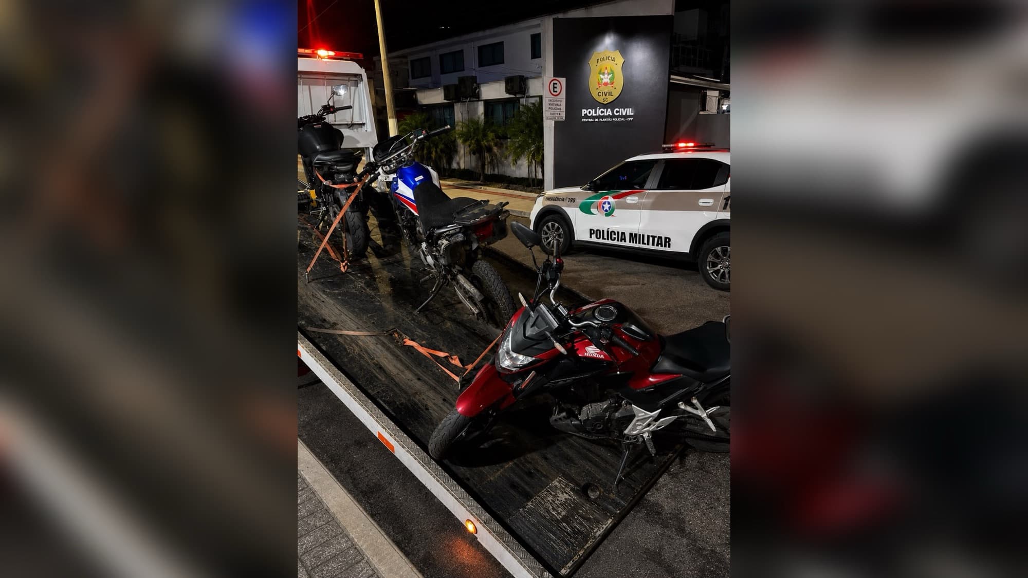 PM recupera três motos furtadas e suspeitos fogem para mata em Camboriú