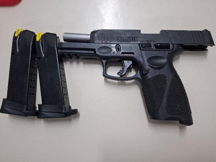 Na frente do filho, mulher é enforcada pelo companheiro e foge para pedir ajuda