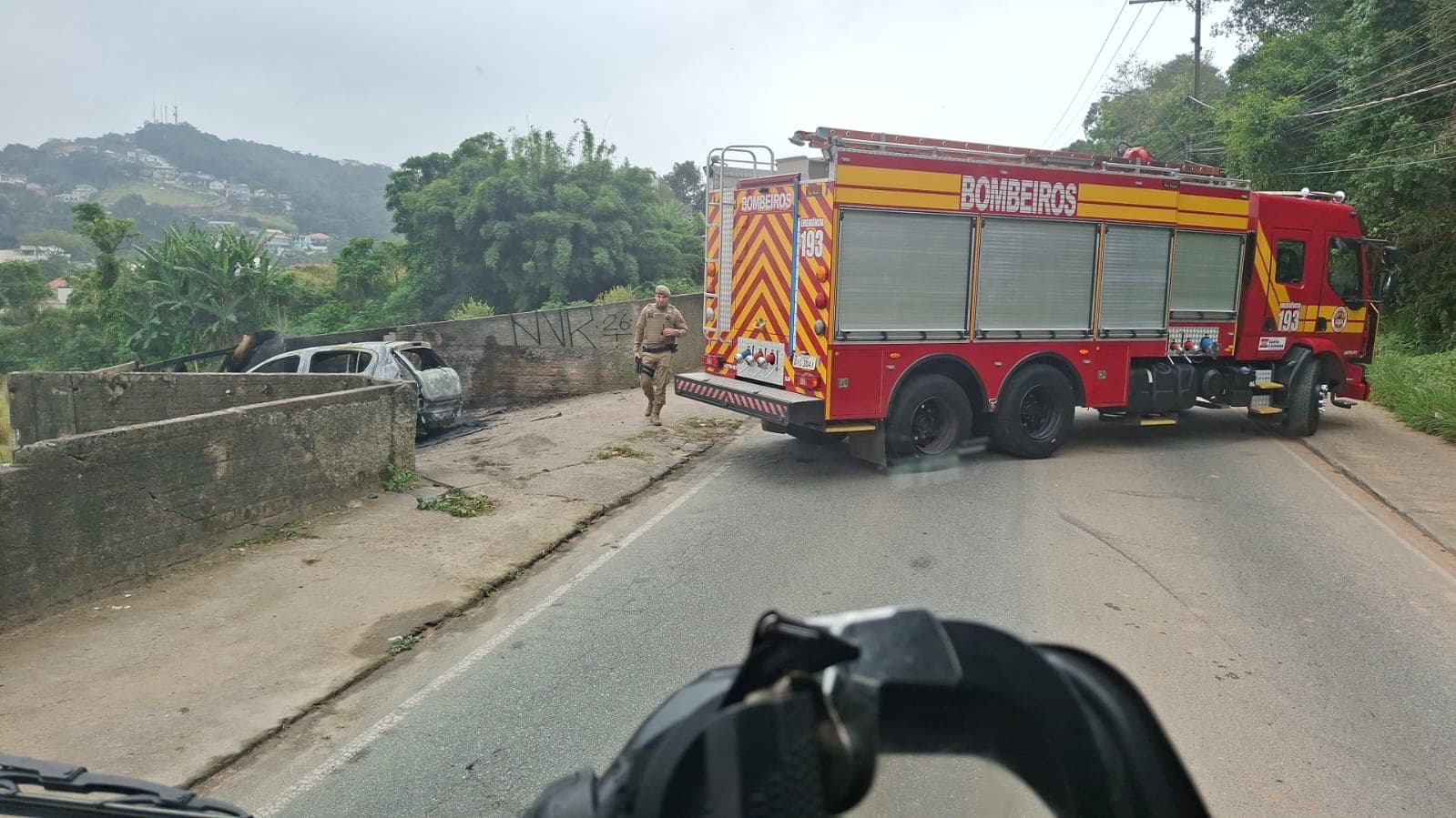 Incêndio em fiação elétrica mobiliza bombeiros na Trindade