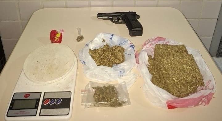 Criminoso é abordado durante entrega de maconha e acaba preso por tráfico