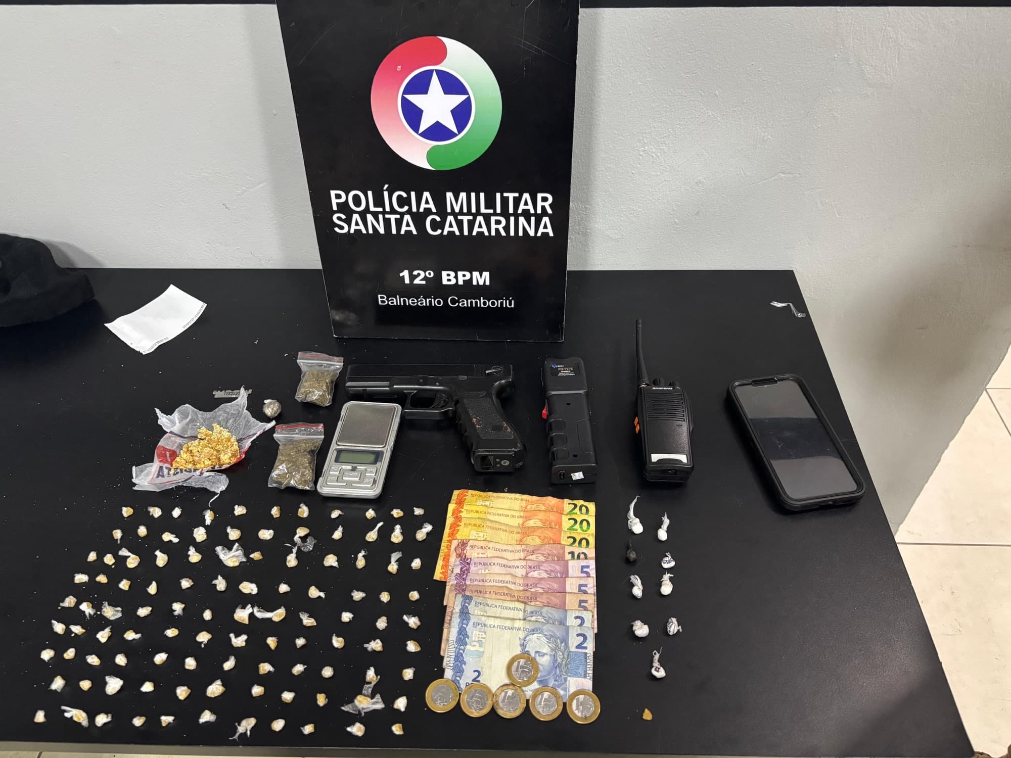 Operação da PM termina com prisão por tráfico e apreensão de drogas em Camboriú