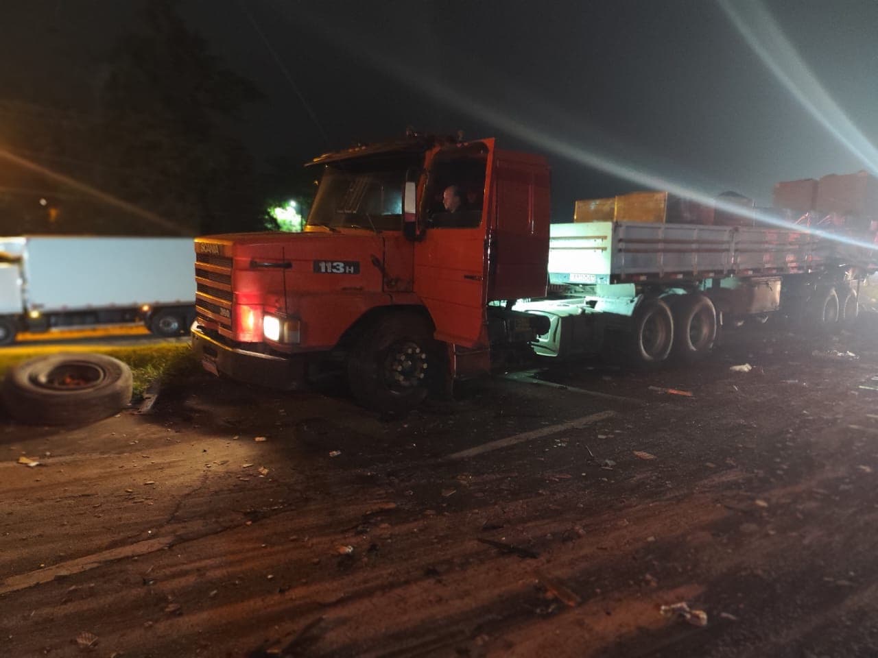 Motorista morre após colisão entre caminhões na BR-101 em Araquari