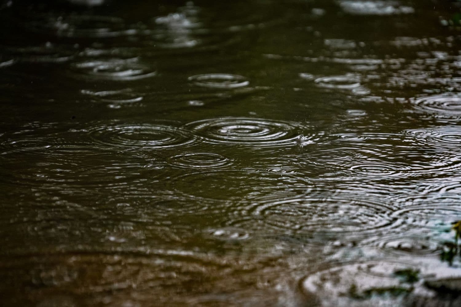 Santa Catarina tem risco de temporais, granizo e ondas de até 3,5 metros