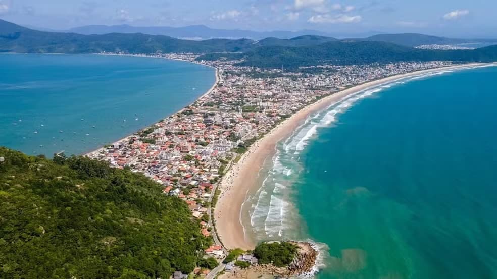 Cidades do litoral ganham mais moradores e lideram crescimento no Vale do Itajaí