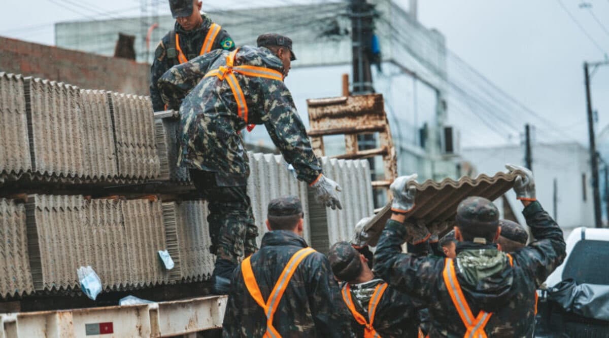 Exército é mobilizado para atender famílias após temporal que afetou 6 mil pessoas em Biguaçu