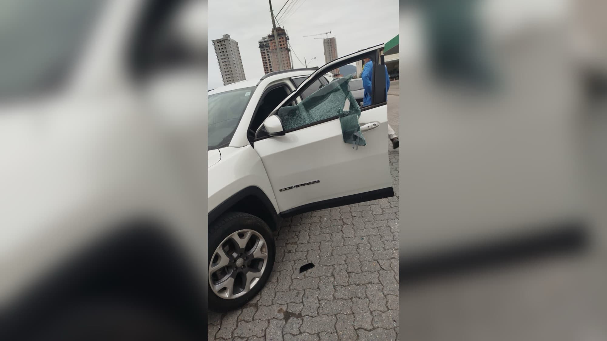 Homem ameaça vítima com barra de ferro e quebra vidro de veículo em Itapema