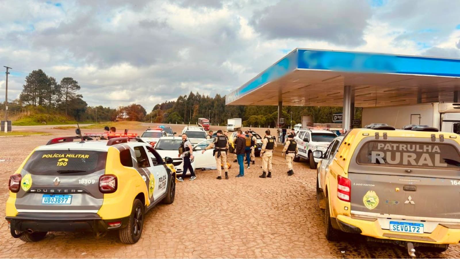 Carro de taxista amarrado em SC seria trocado por 50 kg de drogas, mas vira “passagem” para a cadeia