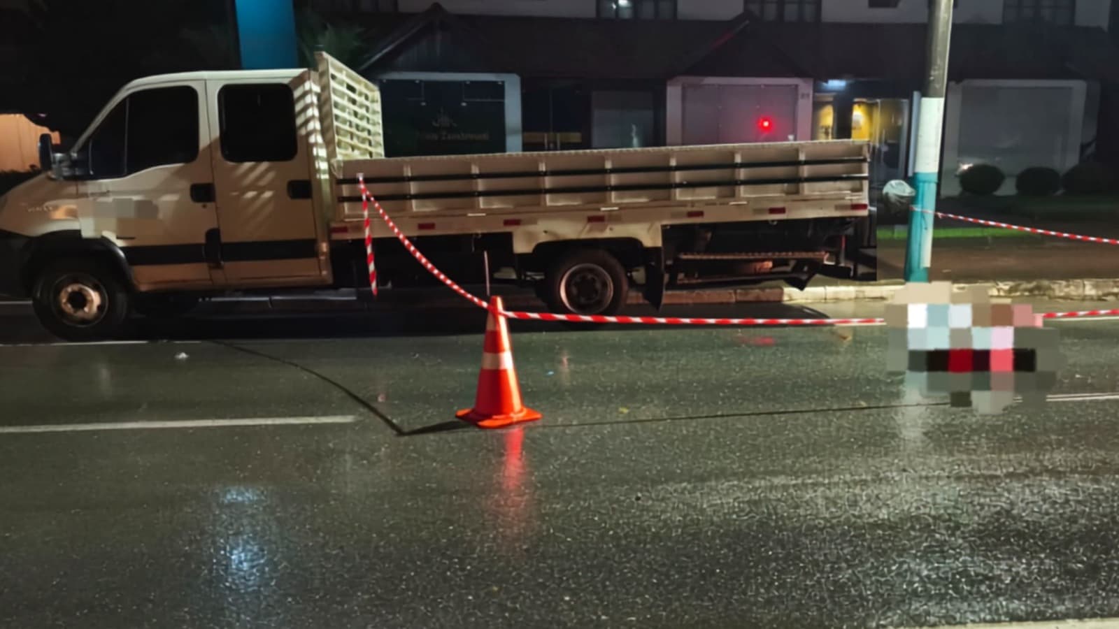 Jovem perde a vida após moto bater na traseira de caminhão estacionado em cidade do Alto Vale