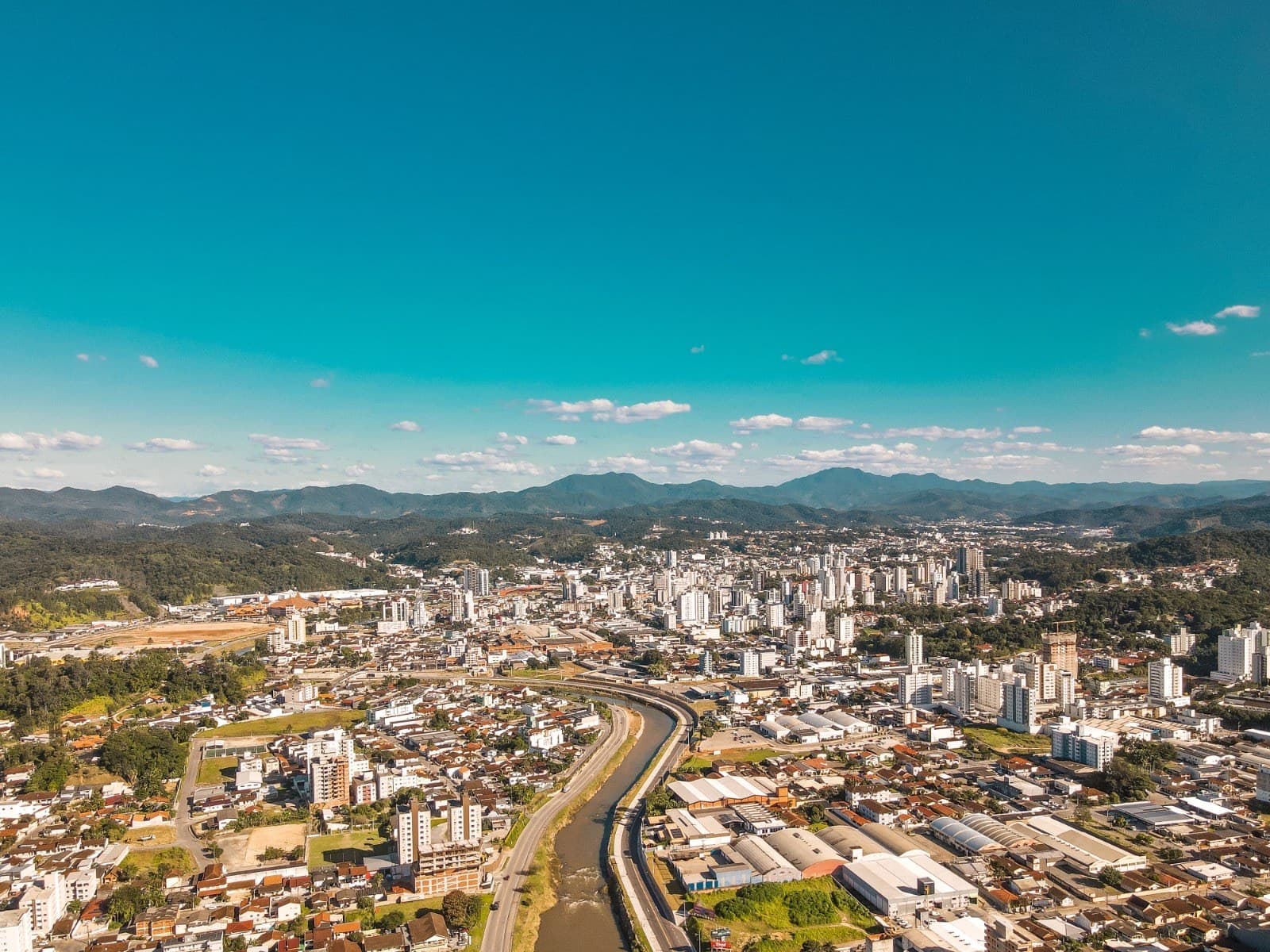 Brusque é a 2ª melhor do Brasil em saúde e segurança e alcança a melhor posição de sua história no ranking do CLP