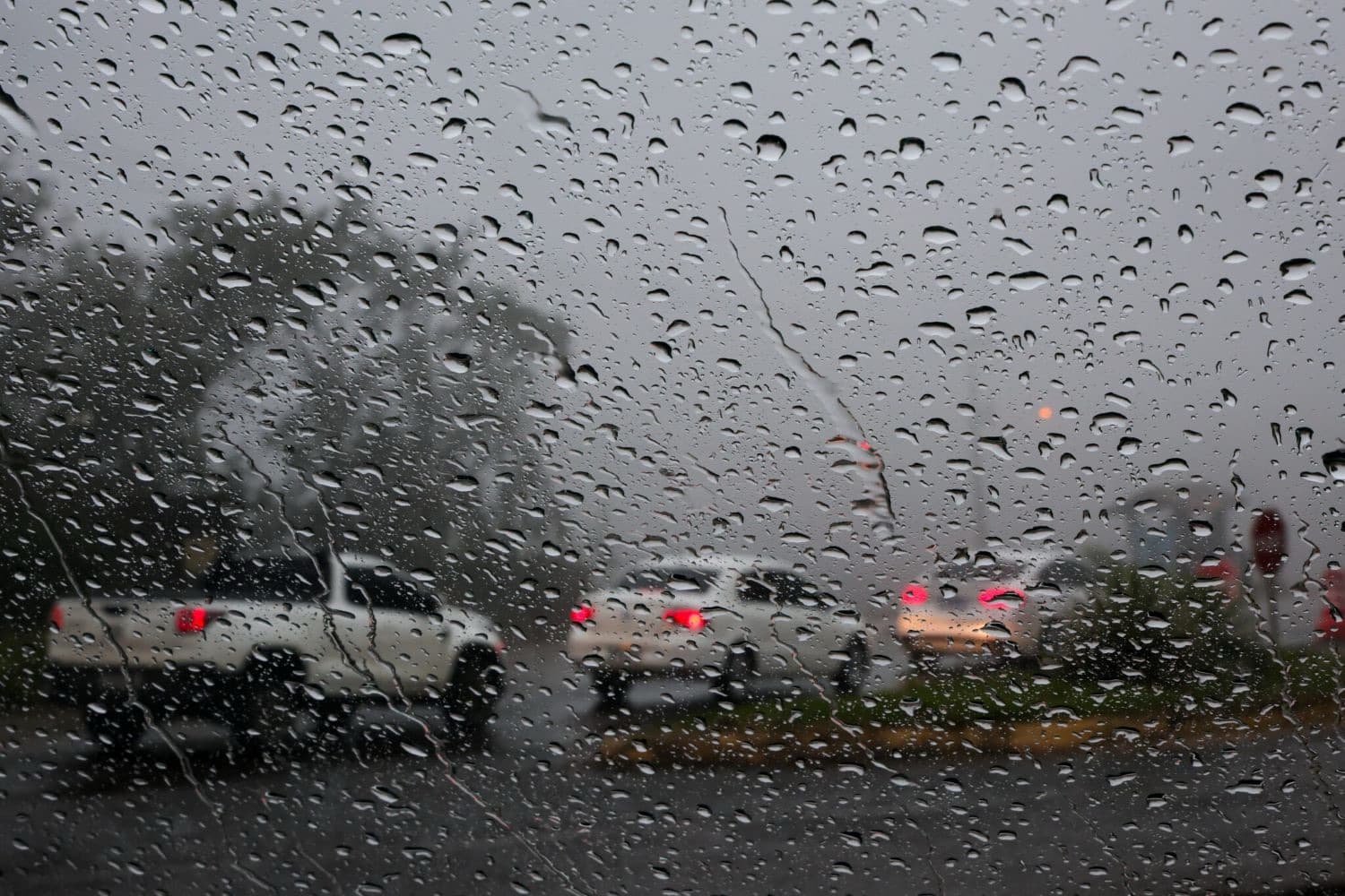 SC entra em alerta para temporais com granizo, ventania e até risco de tornados
