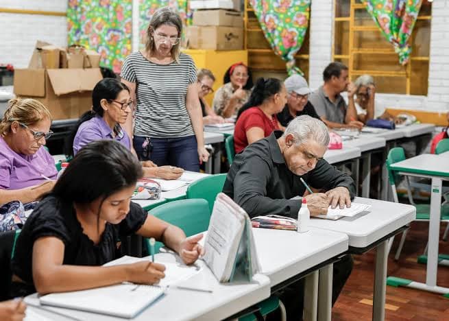 Quase 47 mil pessoas recorrem à EJA para concluir os estudos em Santa Catarina