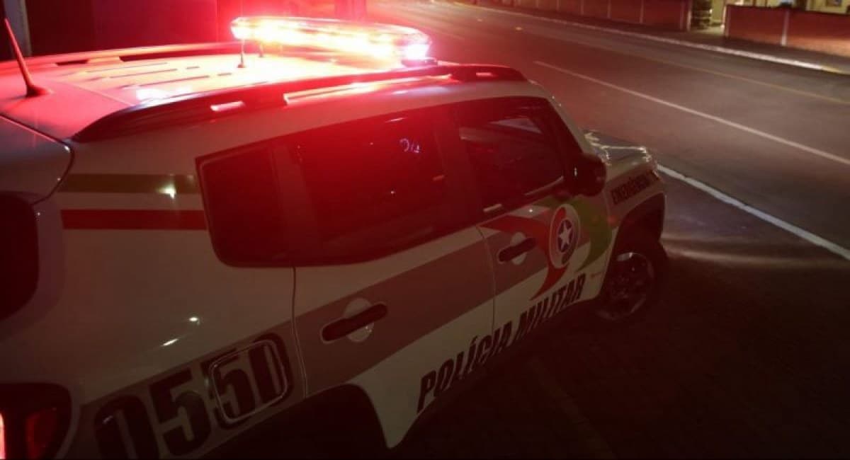 Jovem é sequestrada, estuprada por quatro homens e abandonada em frente a uma lanchonete em SC