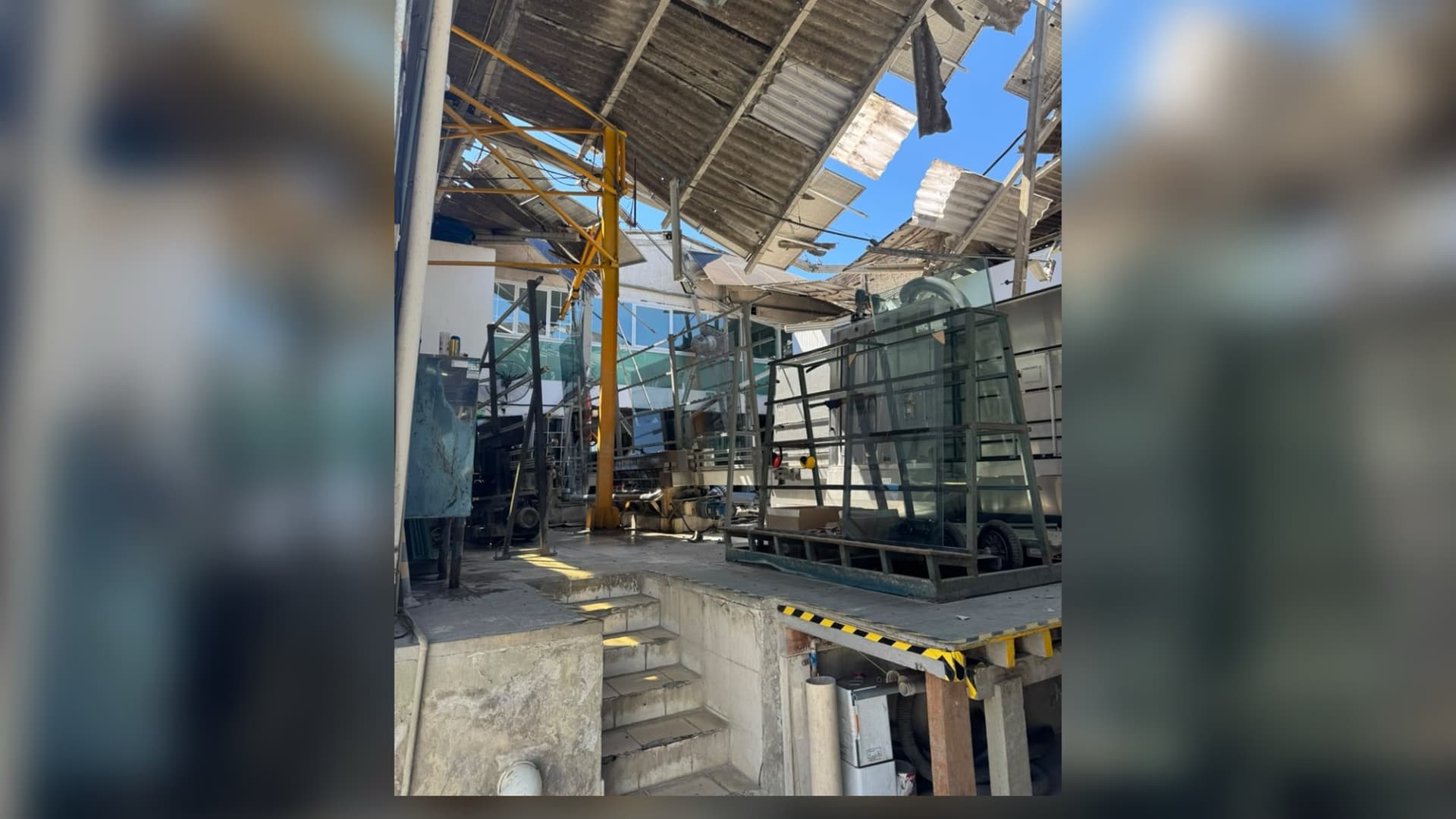 Estrutura desaba, deixa dois feridos e empresa é isolada em São José