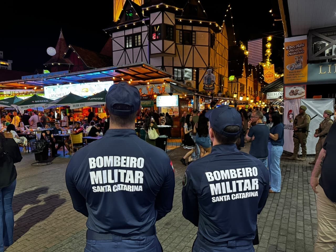 Oktoberfest e festas típicas de SC recebem reforço dos bombeiros