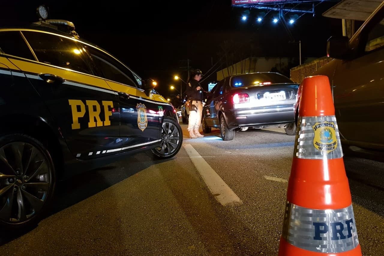Finados terá reforço da PRF e atenção a cemitérios às margens de rodovias em SC