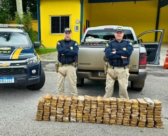Ação conjunta intercepta carga milionária de pasta base de cocaína na Grande Florianópolis